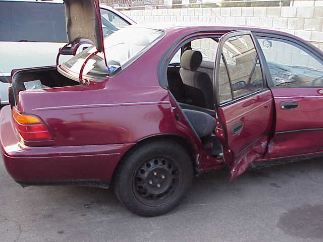 smashedcar.jpg (35905 bytes)